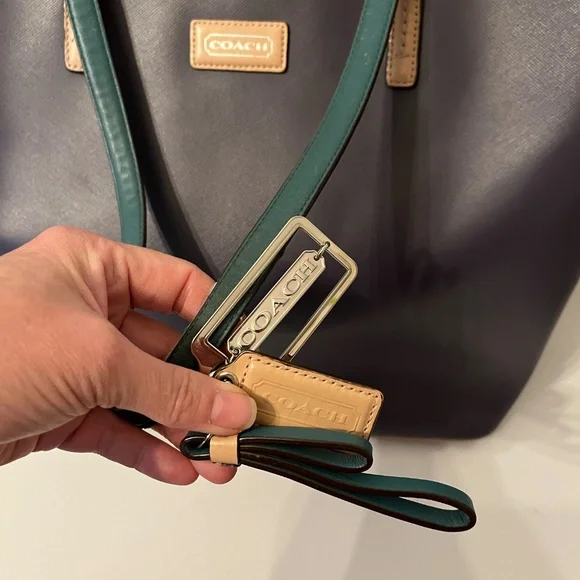 Coach City Park Metro Saffiano Leather Tote in Navy with Hang Tag Bag 24341 - Picture 2 of 6